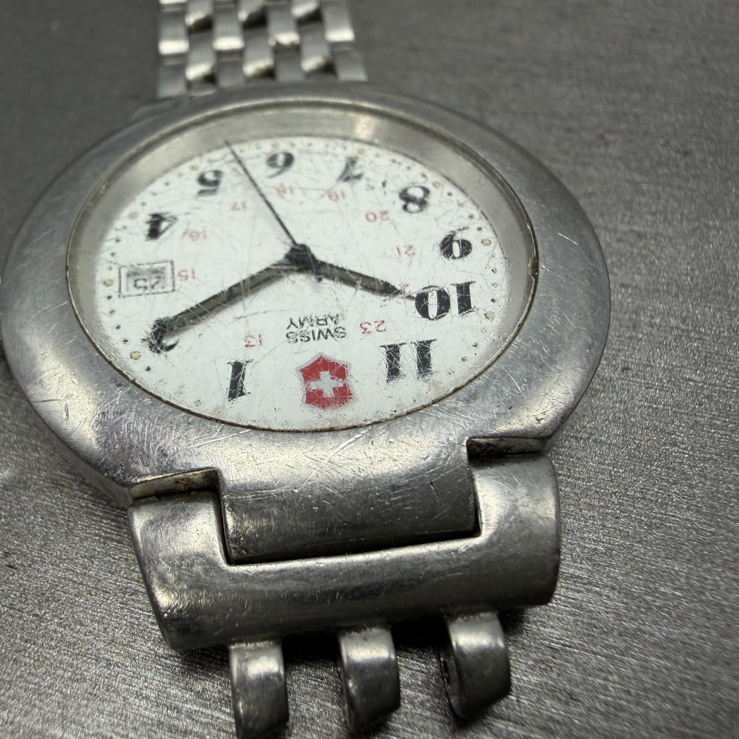Victorinox Swiss Army Calvary Watch Men 39mm White Dial Silver Tone Date PARTS R5