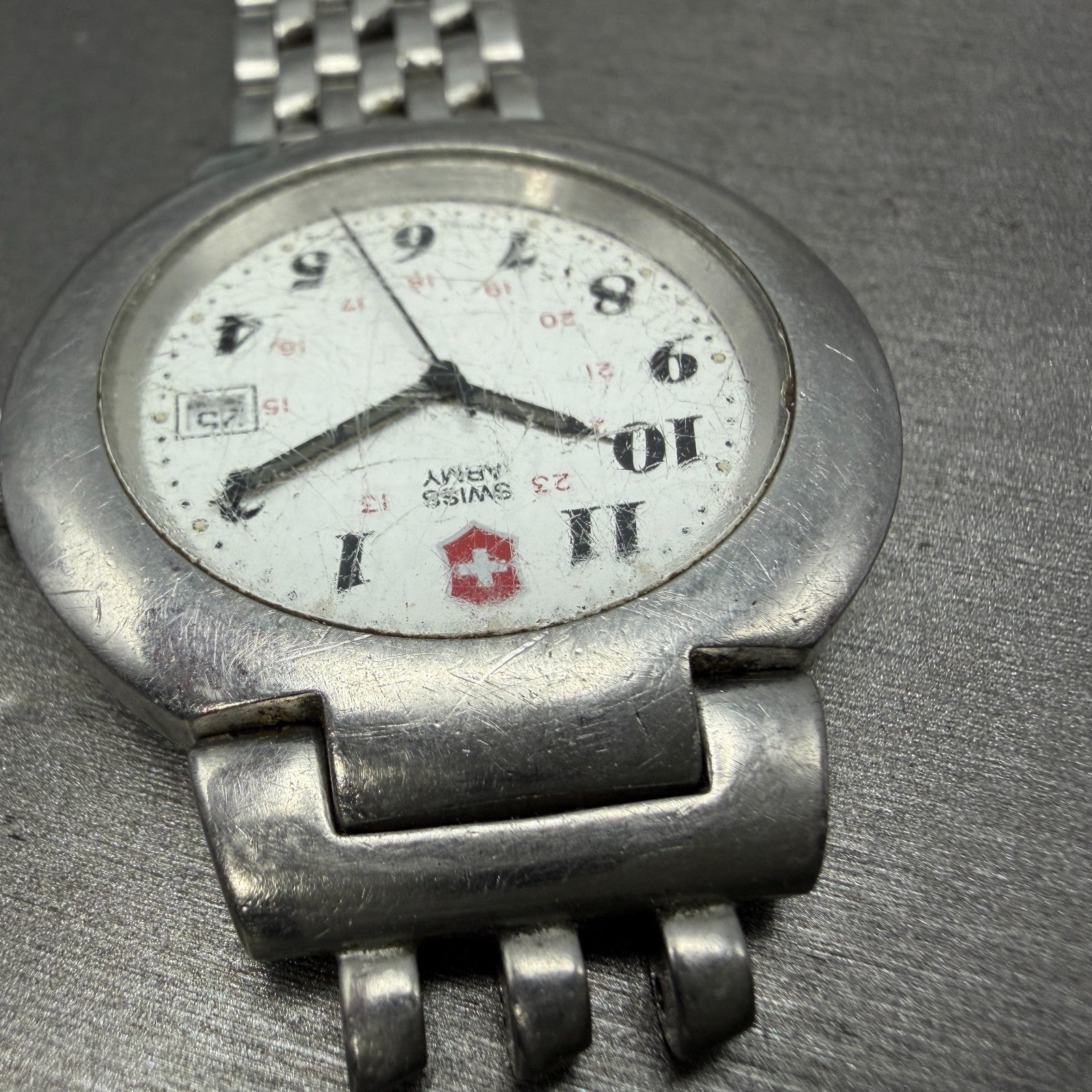 Victorinox Swiss Army Calvary Watch Men 39mm White Dial Silver Tone Date PARTS R5