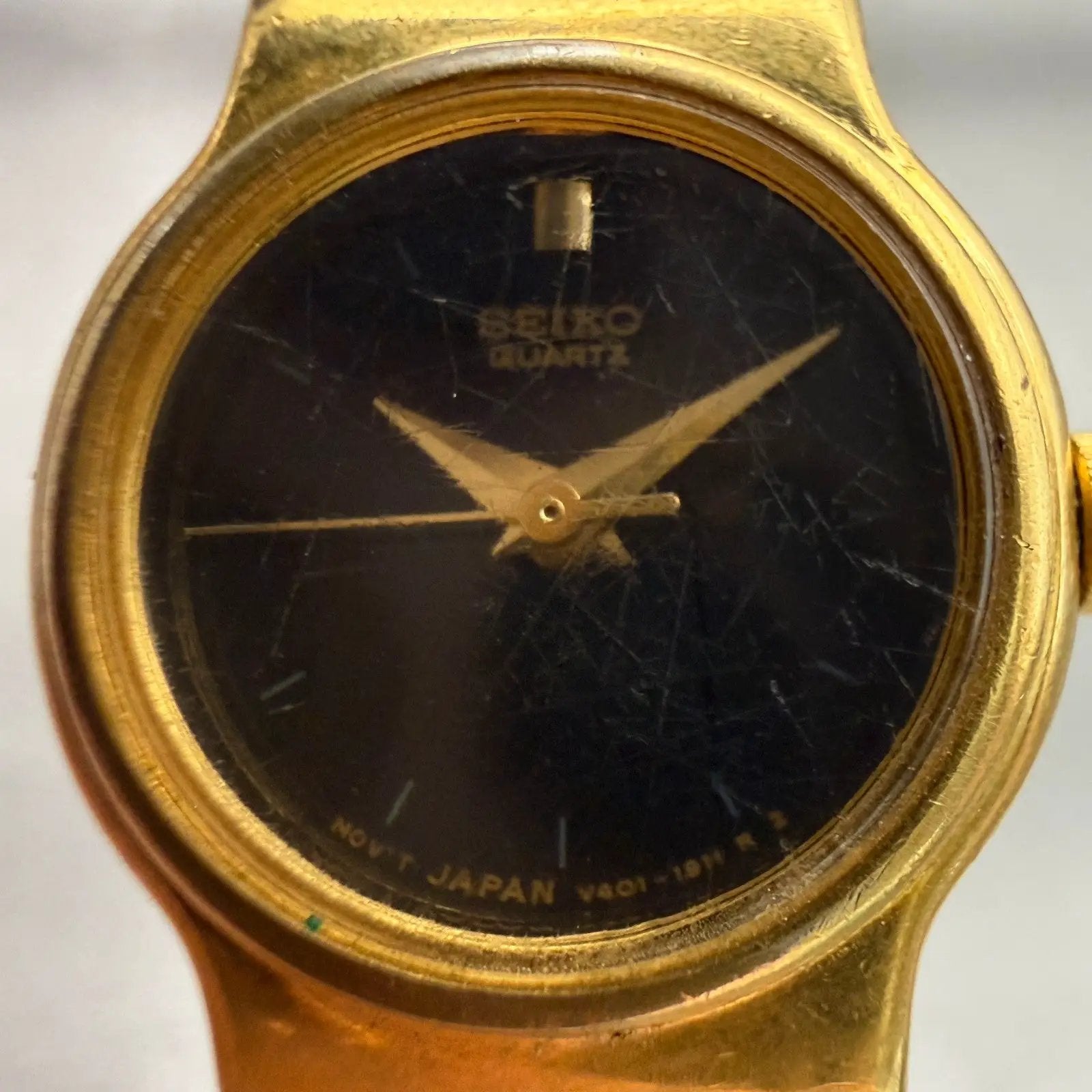 Seiko Watch Women 19mm Black Dial Gold Tone Round V401-0518 New Battery Vintage1