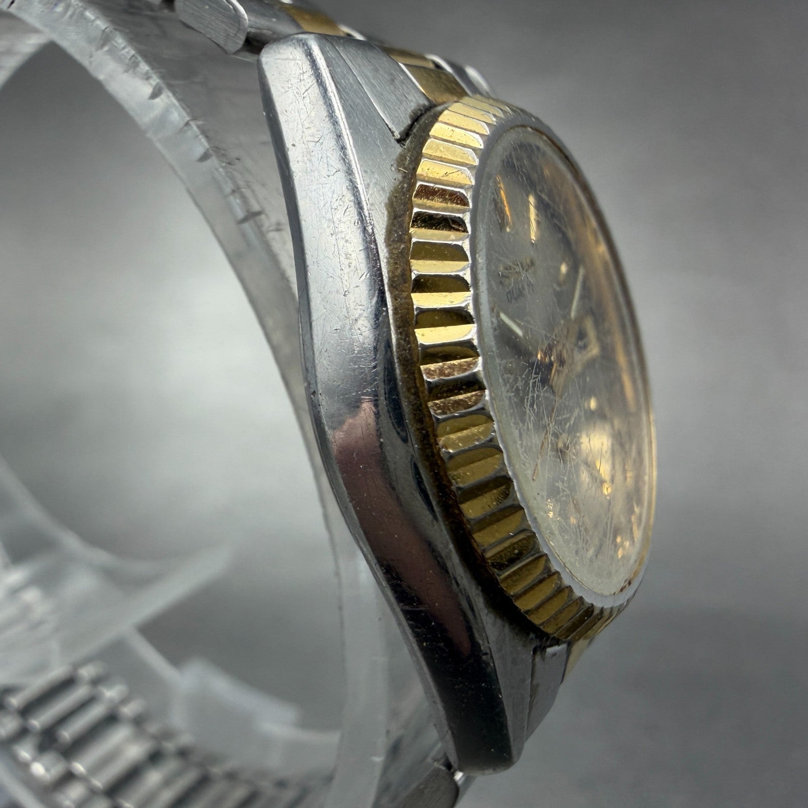 Seiko SQ Watch Women 24mm Gray Dial Two Tone Daydate Round 3E23-0A60 New Batt KD3