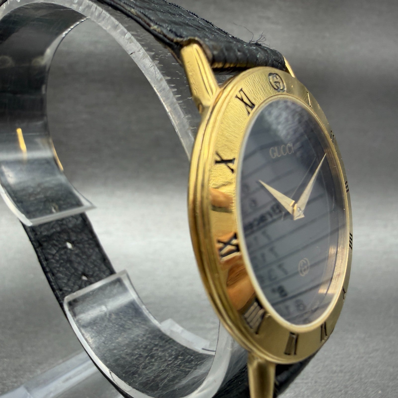 Gucci 3000M Watch Men 33mm Black Dial Gold plated Round Vintage PARTS4