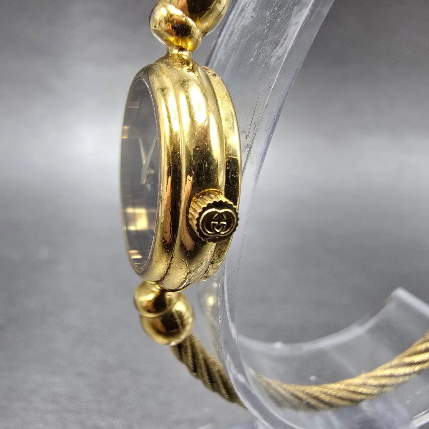 Gucci 2700.2.L Watch Women 20mm Black Dial Gold Tone Round New Battery Vintage2