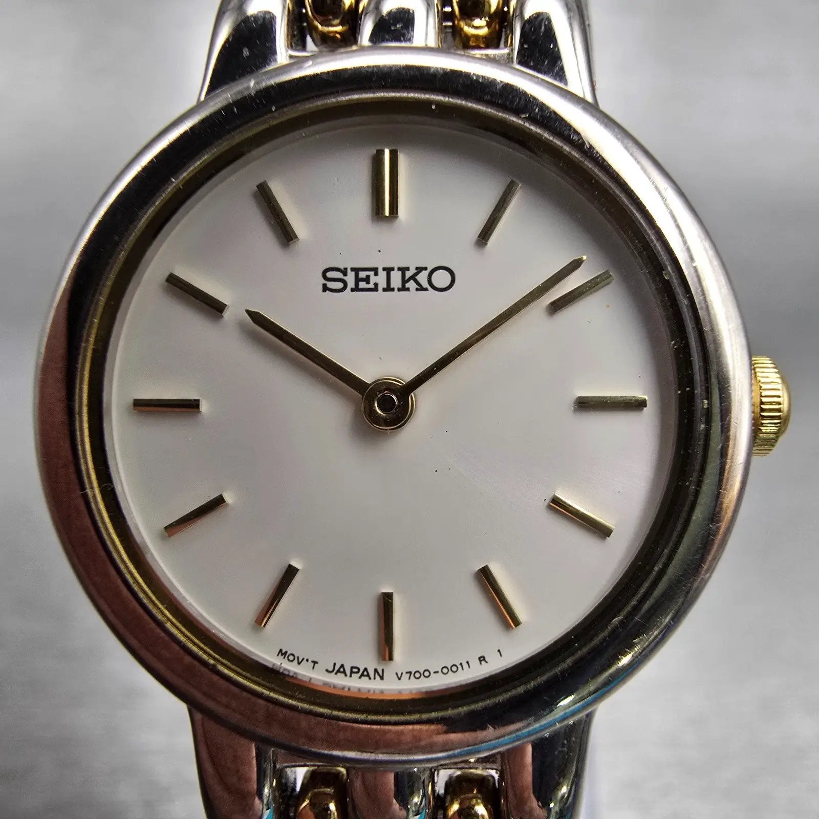 Seiko Watch Women 24mm White Dial Two Tone Round V700-6379 New Battery Vintage1