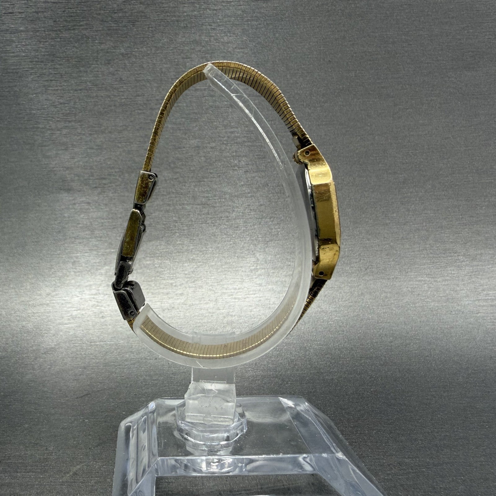 Seiko Watch Women 18mm Champagne Dial Gold Tone Rectangle 23205269 NewBattery L7