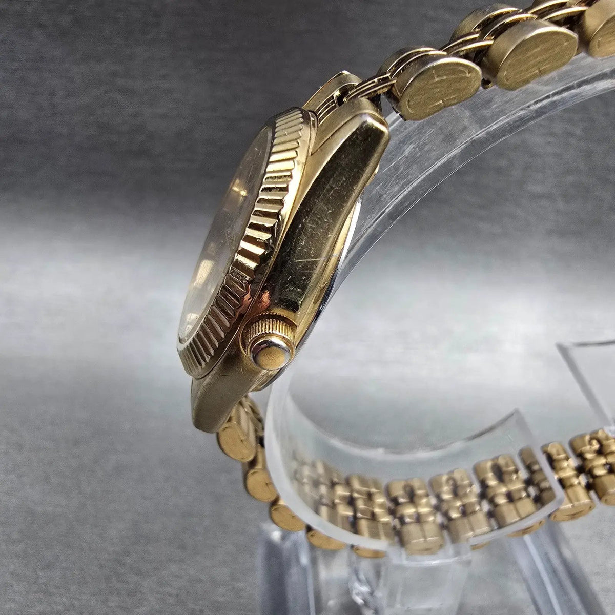 Citizen CQ Watch Women 25mm MOP Dial Gold Tone Daydate 1002-R15101 New Battery 82