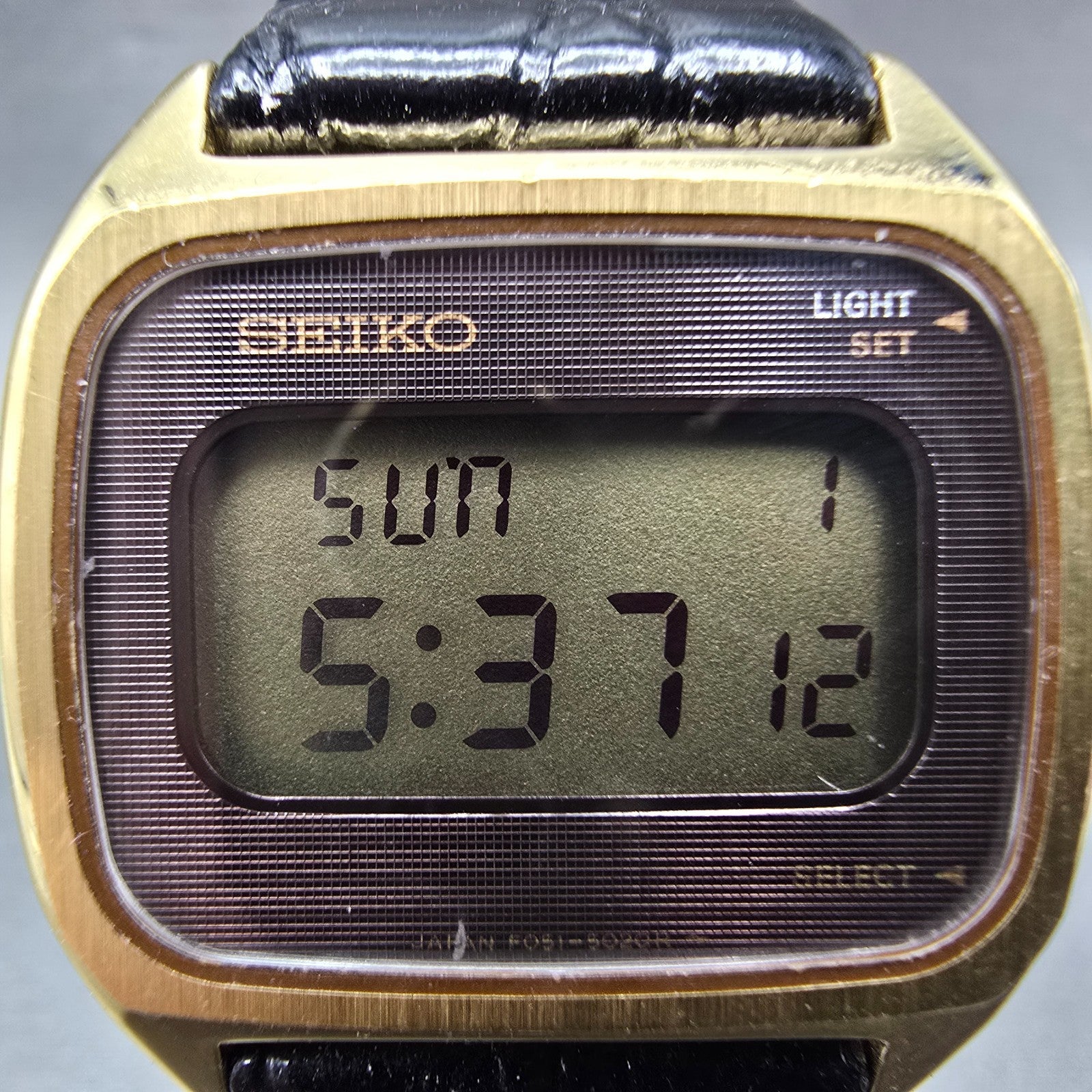 Seiko Watch Men 32mm Gold Digital Rectangle Daydate F051-5029 New Battery VTG1