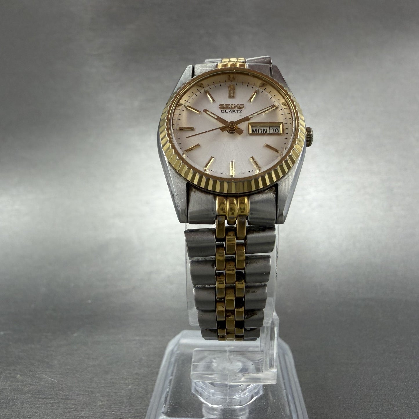 Seiko Watch Women 24mm White Dial Two Tone Daydate Round 7N83-0049 New Batt AY545