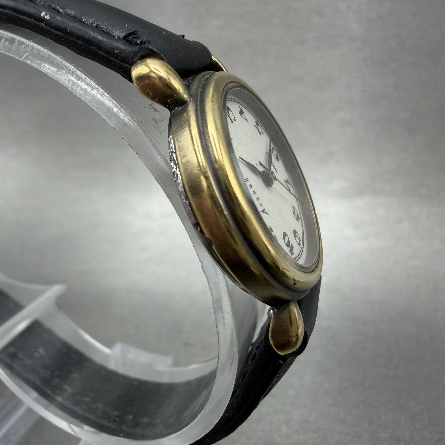 Seiko Avenue Watch Women 24mm Silver Dial Gold Tone Round 1F210C60 New Battery3