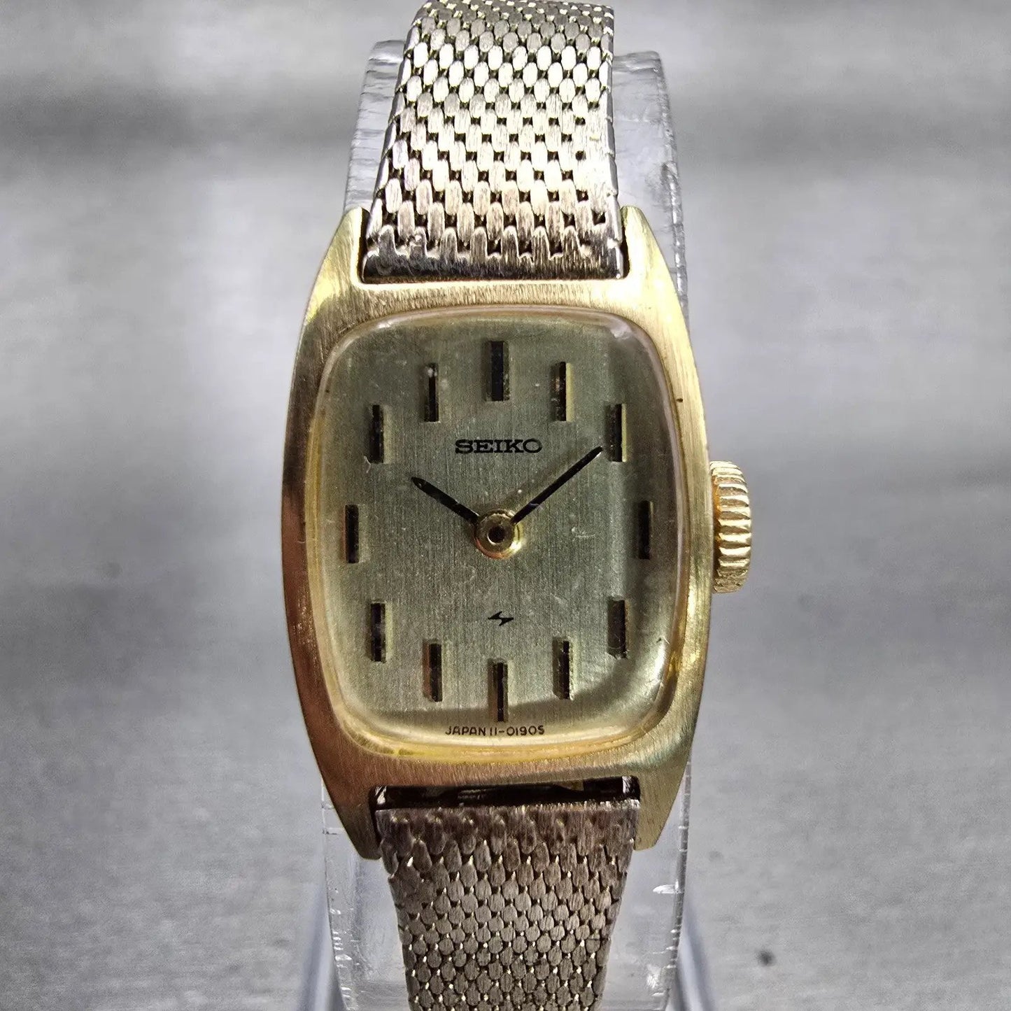 Seiko Watch Women 15mm Gold Dial Gold Tone Oval 11-3089 VTG Mechanical Works0
