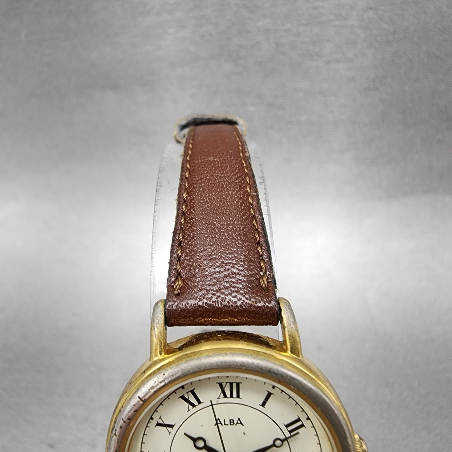 Seiko Alba Watch Women 25mm White Dial Gold Tone Round V5156A20 New Battery4