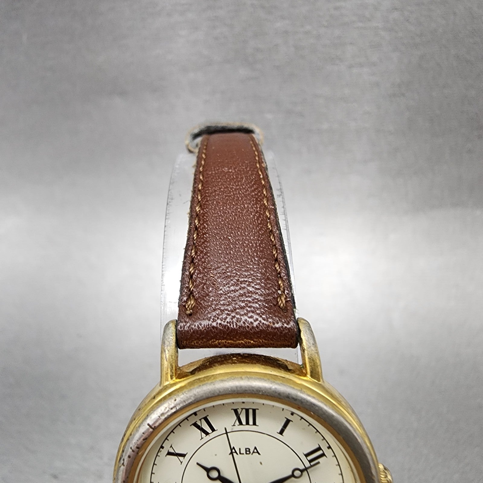 Seiko Alba Watch Women 25mm White Dial Gold Tone Round V5156A20 New Battery4