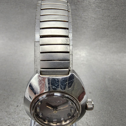 Citizen Watch Women 25mm Silver Dial Silver Tone Manual Wind Runs VTG4