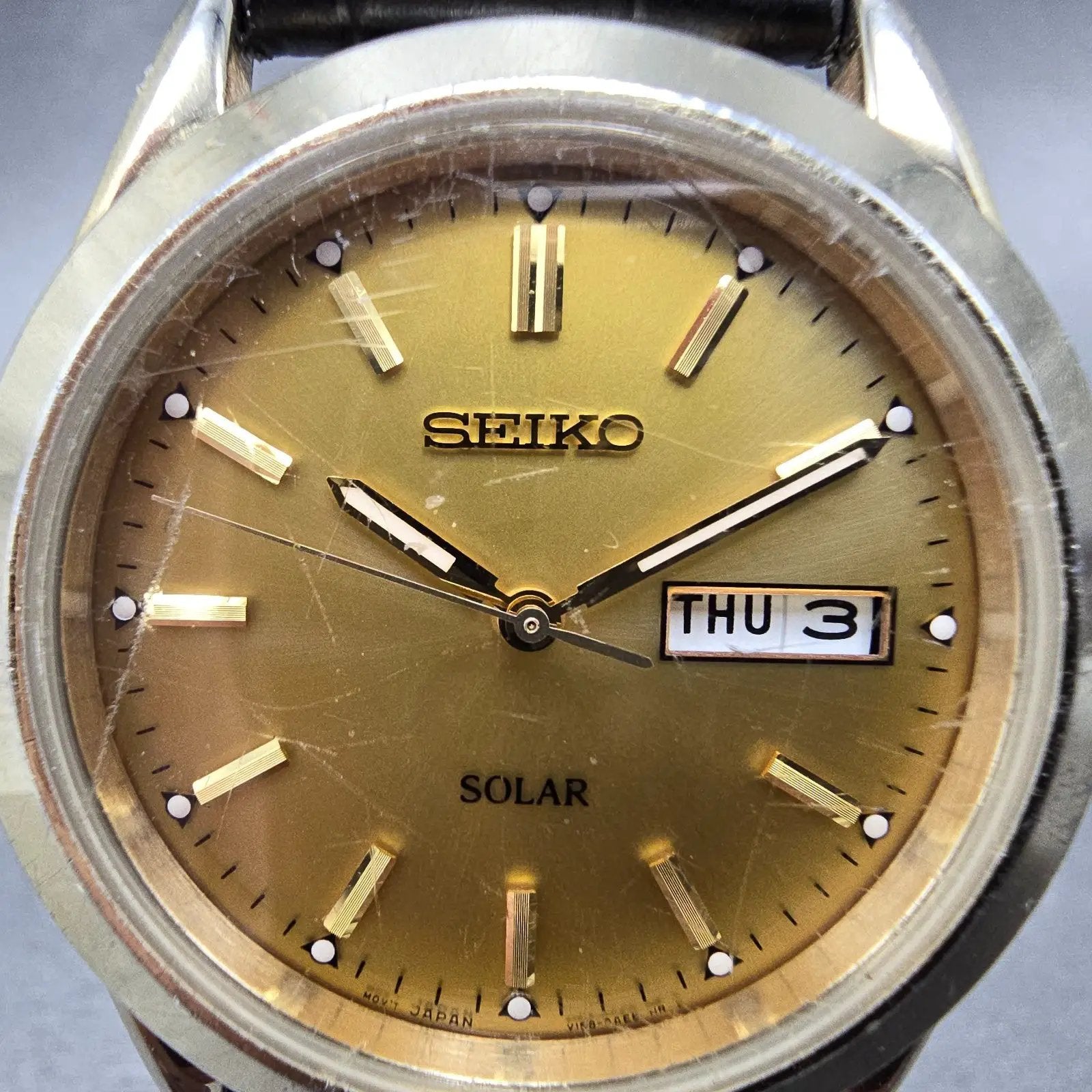 Seiko Solar Watch Men 37mm Champagne Dial Gold Tone Daydate Round V158-0AB0 Runs1