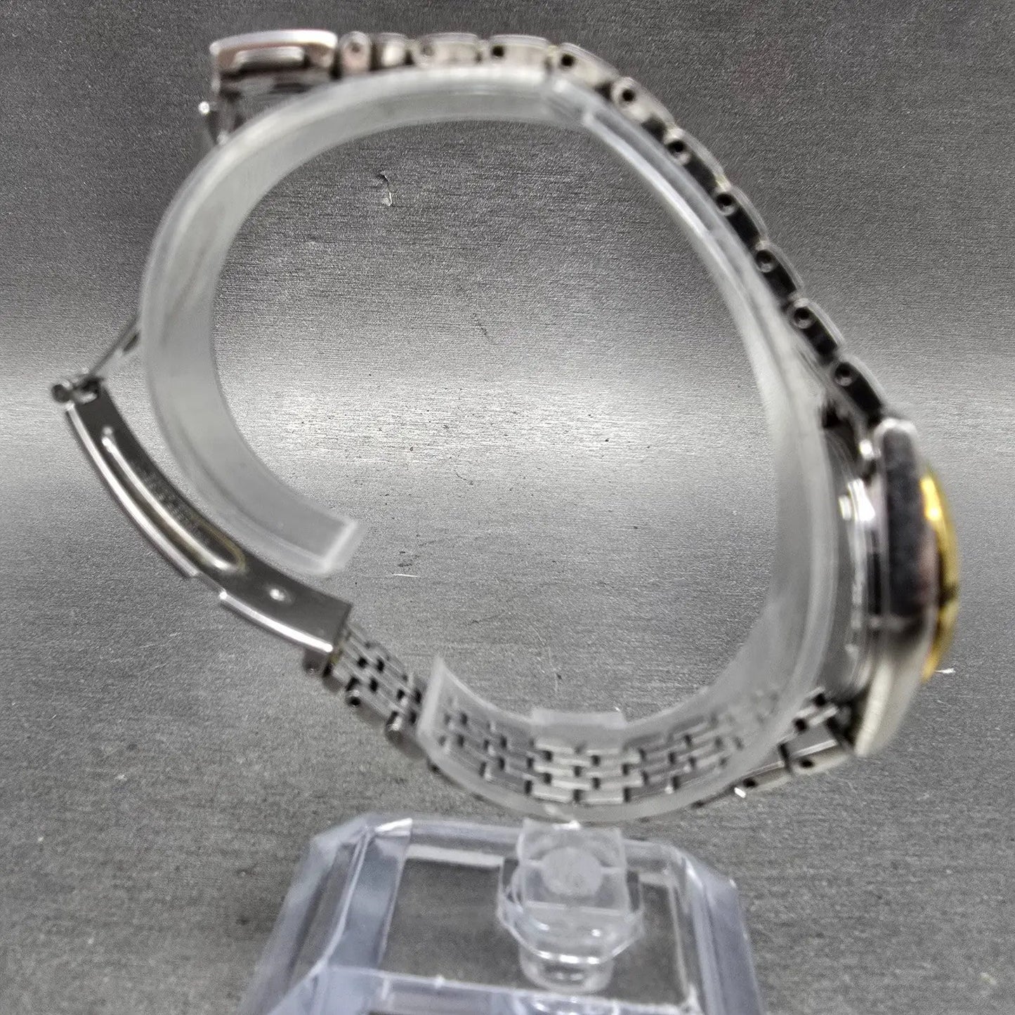 Seiko Solar Watch Women 26mm White Dial Two Tone Daydate Round V138-0AA0 Runs7