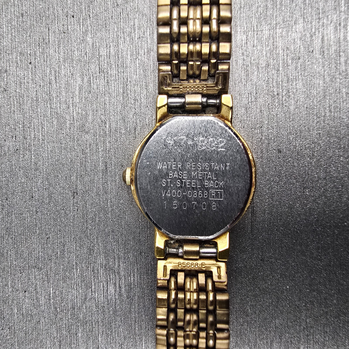 Seiko Watch Women 19mm White Dial Gold Tone Round V400-0368 New Battery10