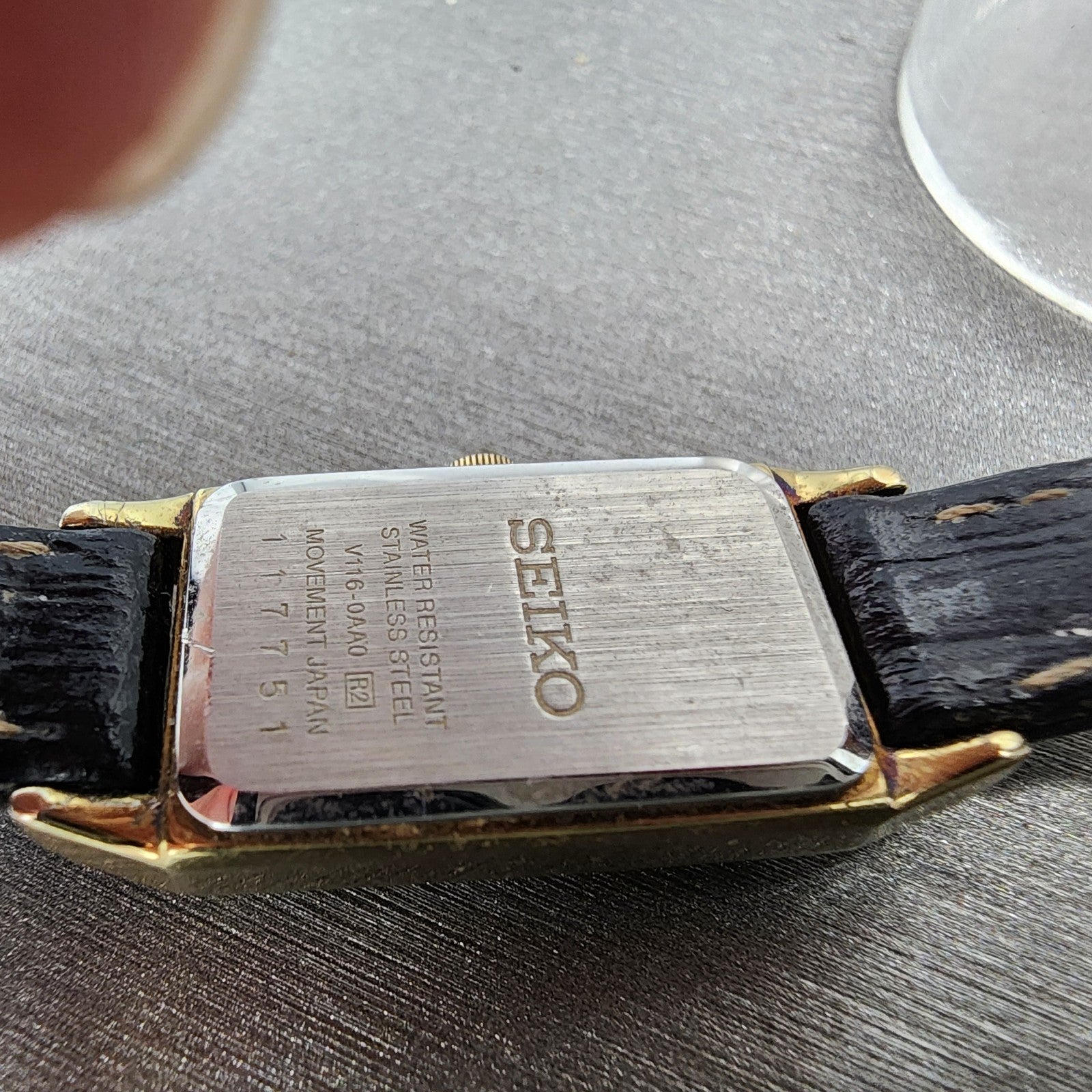 Seiko Solar Tank Watch Women 15mm Gold Dial Gold Tone Rectangle V1160AA0 Works9