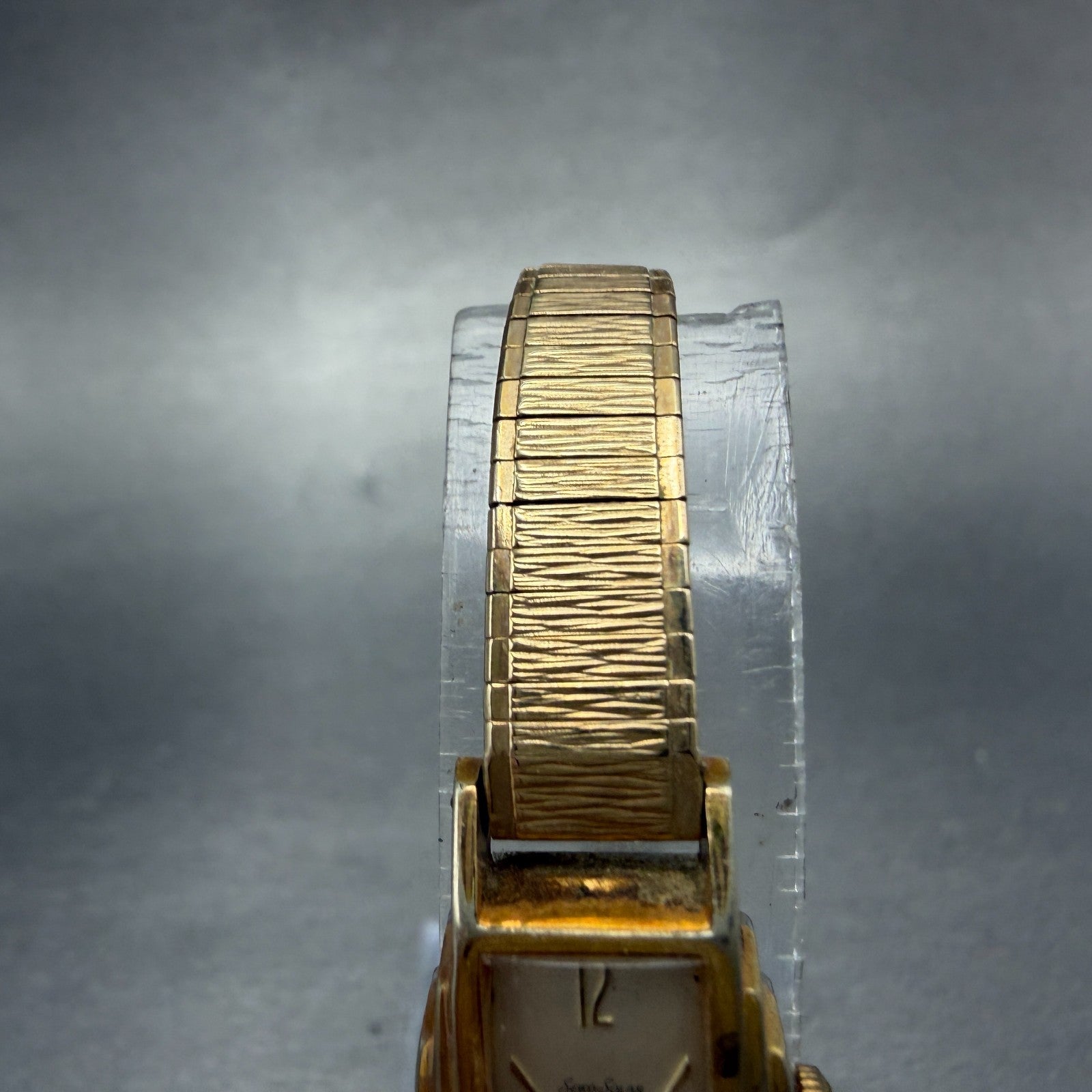 Seiko Solar Tank Watch Women 15mm White Dial Gold Tone Rectangle 562 Manual Runs4