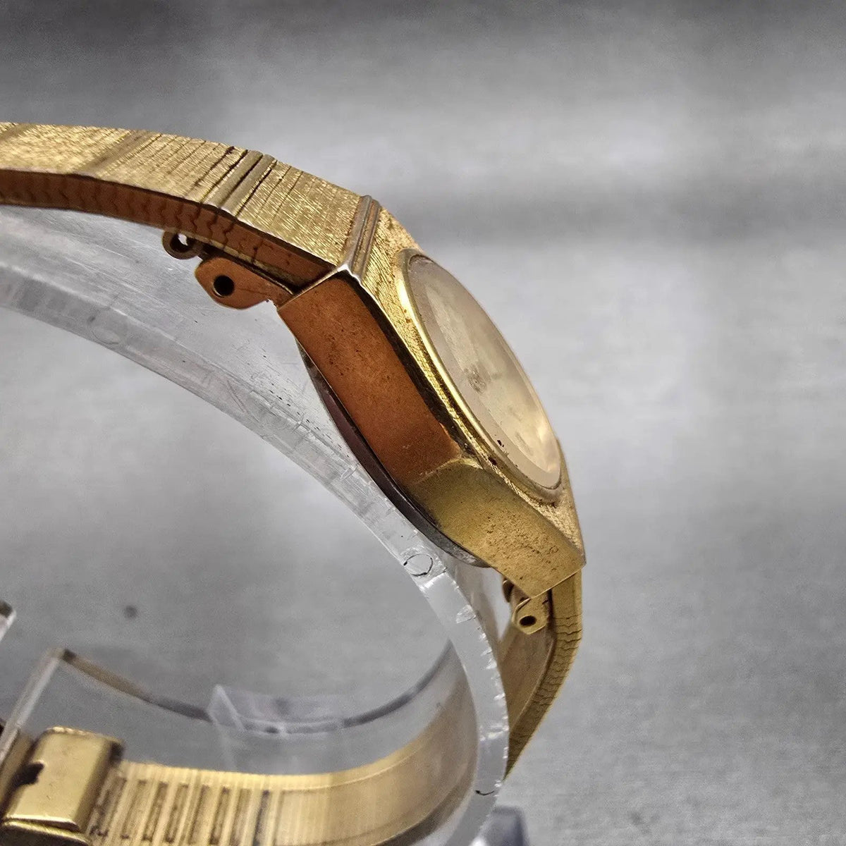 Seiko Watch Women 17mm Champagne Dial Gold Tone Oval 5420-0129 New Battery VTG3