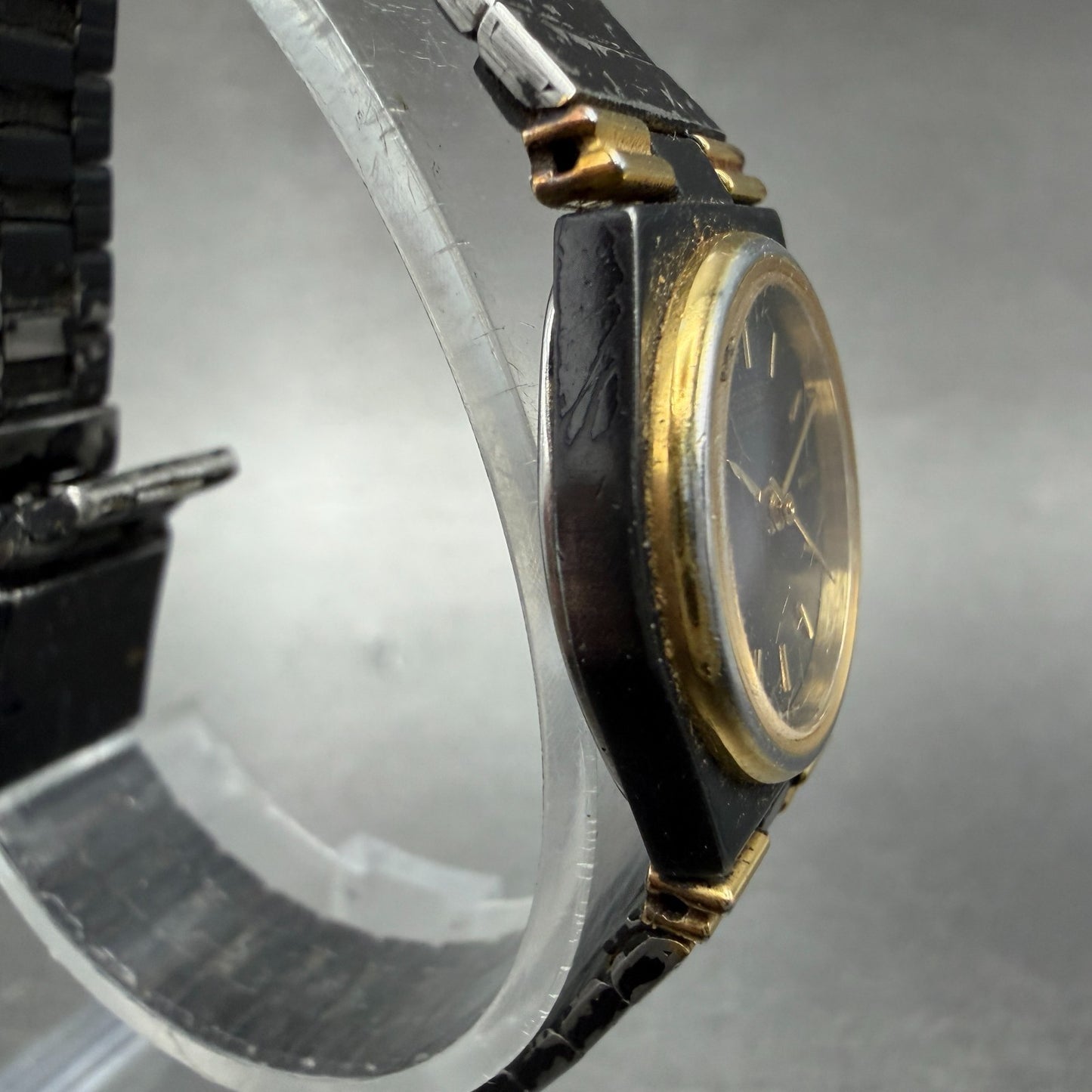 Seiko Watch Women 20mm Black Dial Black & Gold Tone Round 7321-0249 New Battery3