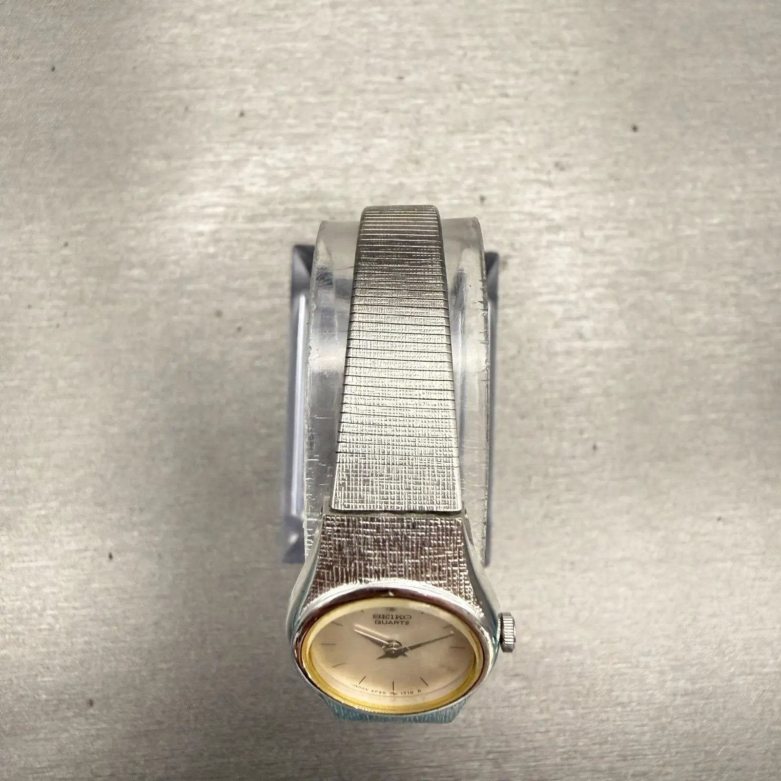 Seiko Watch Women 17mm Silver Dial Silver Tone Oval 2P20-0329 New Battery VTG4