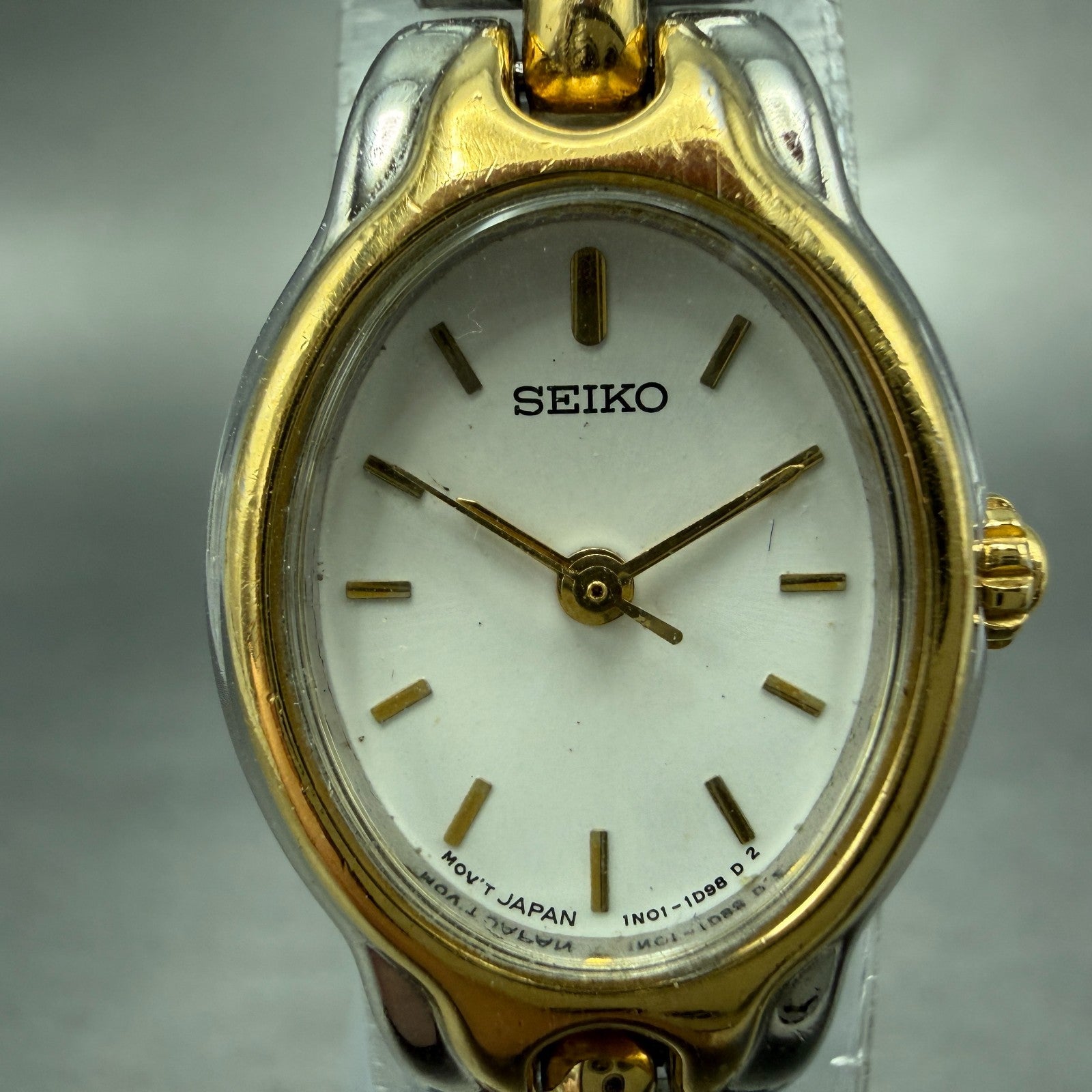 Seiko Watch Women 19mm White Dial Two Tone Oval Vintage 1N01-5B00 New Battery1