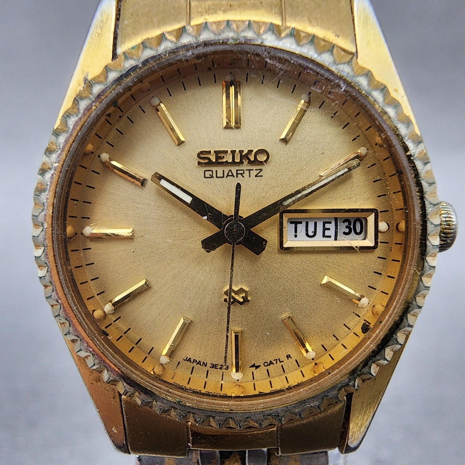 Seiko SQ Watch Women 24mm Gold Dial Gold Tone Daydate Round 3E230A60 NewBattery1