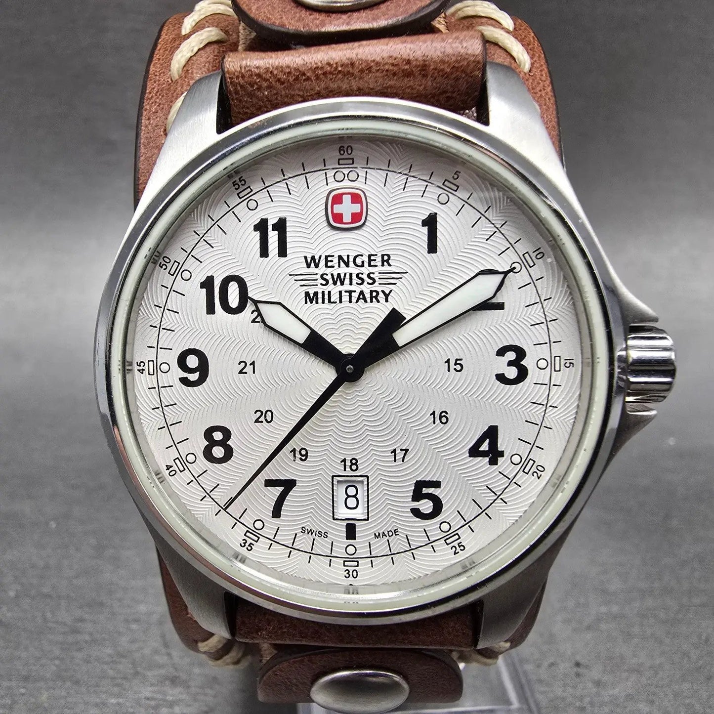 Wenger Swiss Military Watch Men 40mm White Dial Steel Date Round 79201 New BattQ0