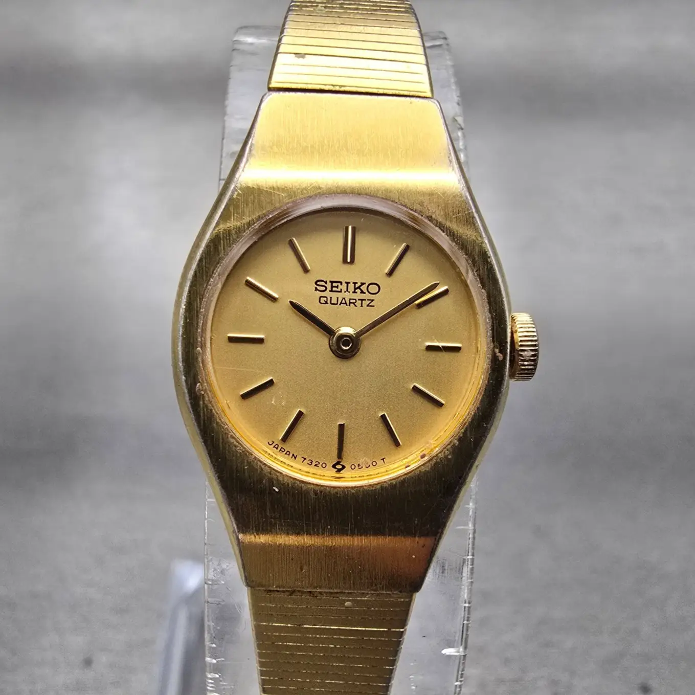 Seiko Watch Women 17mm Gold Dial Gold Tone Oval 7320-0209 New Battery Vintage G0