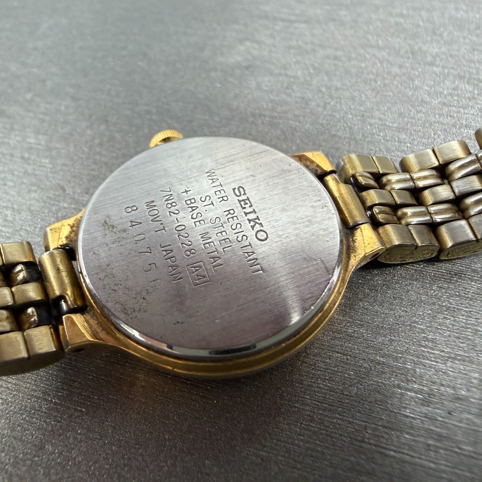 Seiko Watch Women 23mm White Dial Gold Tone Date Round 7N82-0228 New Battery 4569