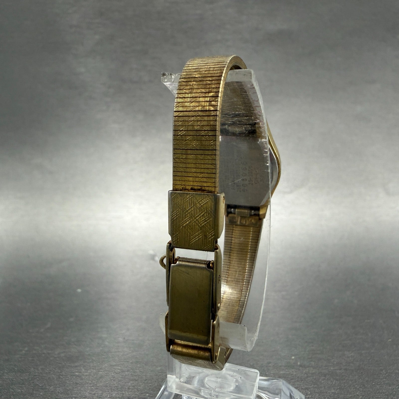 Citizen CQ Watch Women 17mm Champagne Dial Gold Tone Oval 2951-293886 New batt7