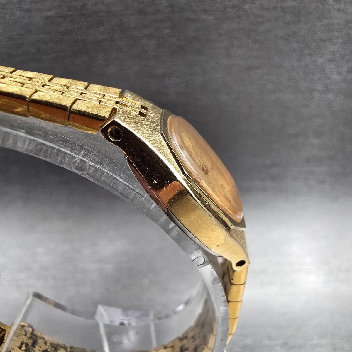 Seiko Watch Women 16mm Gold Dial Gold Tone Oval 2C20-5749 New Battery Vintage JP3
