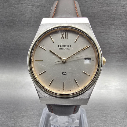Seiko SQ Watch Men 33mm Silver Dial Silver Tone Date Round 8122-7029 New Battery0