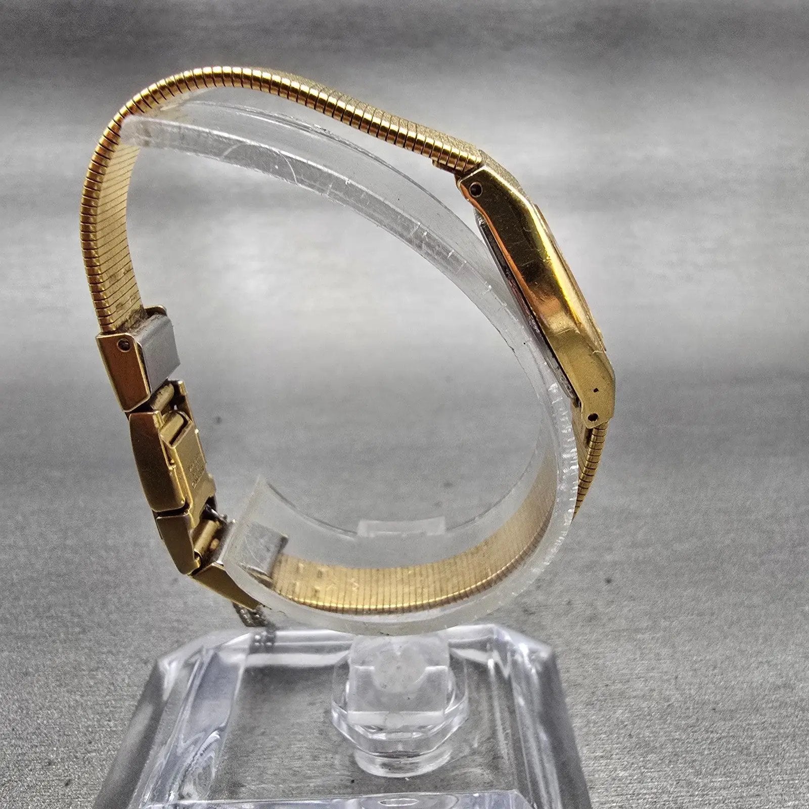 Seiko Watch Women 17mm Gold Dial Gold Tone Oval 2P20-5259 New Battery Vintage8