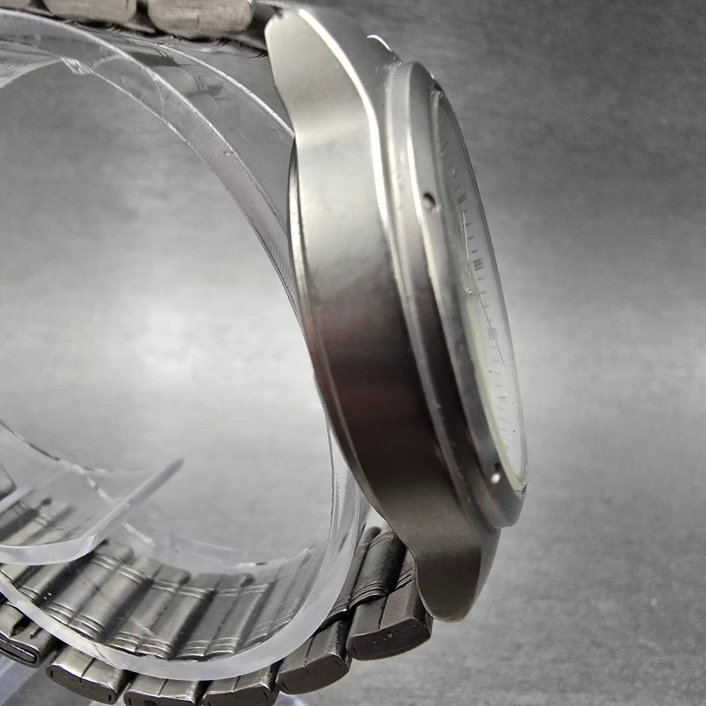 Seiko Solar Watch Men 35mm Cream Dial Titanium Date Round 5K25-0A20 Runs3
