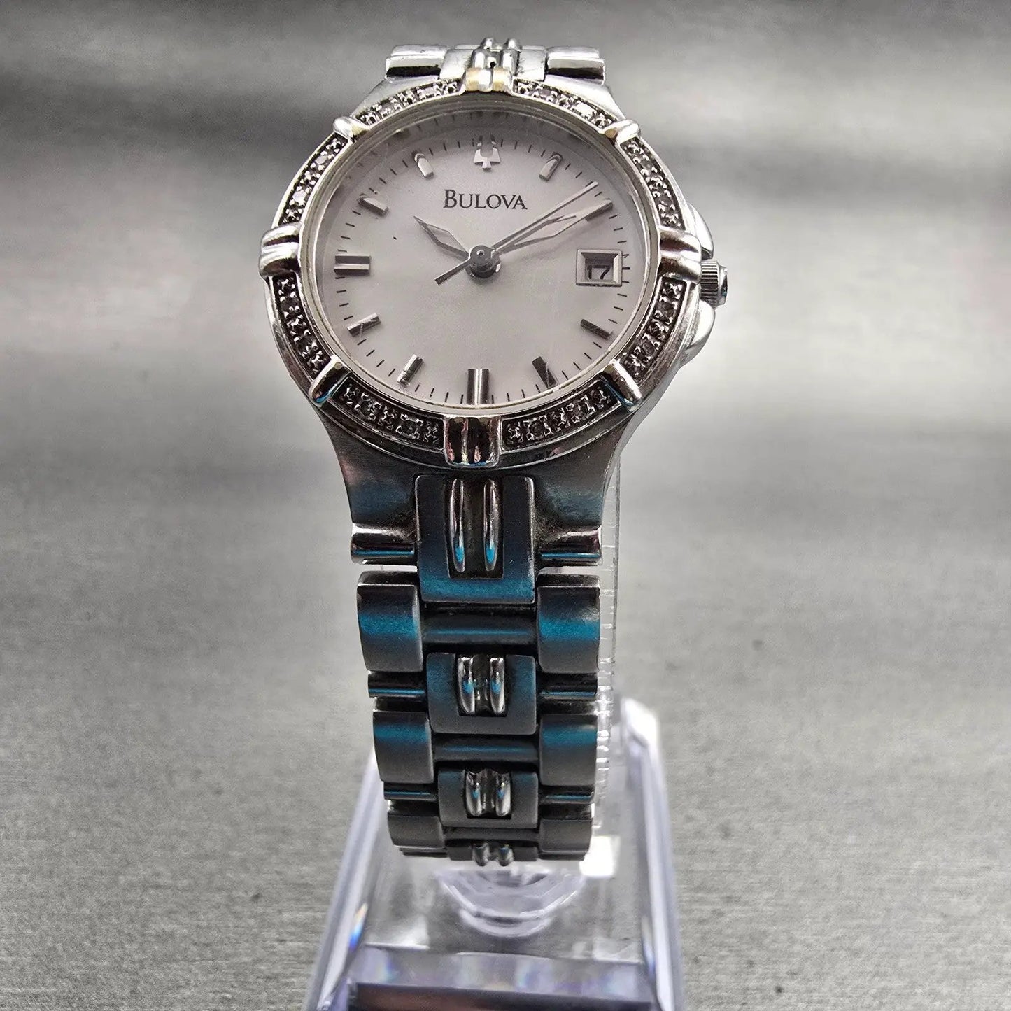 Bulova Watch Women 25mm White Dial Silver Tone Date Gemmed 96R04 New Battery5