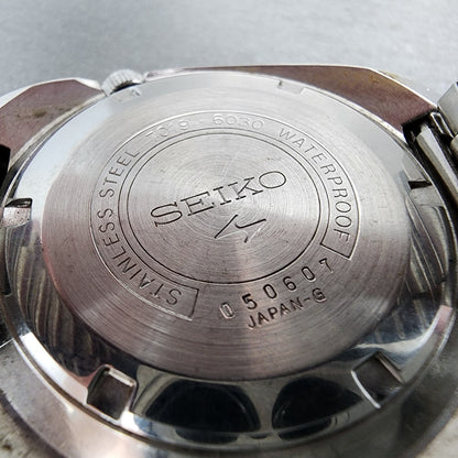 Seiko 5 Sports Watch Men 41mm Silver Dial Silver Tone Daydate Automatci Runs