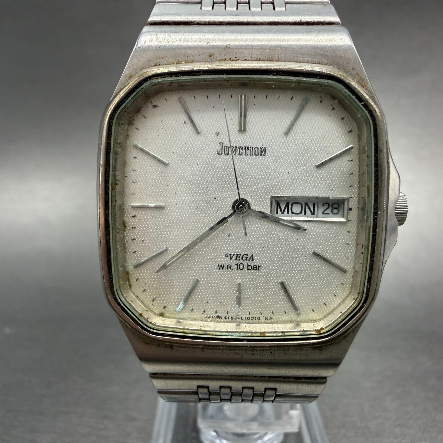 Citizen Vega Watch Men 30mm Silver Dial Silver Tone Daydate 5F00-L04080 PARTS0
