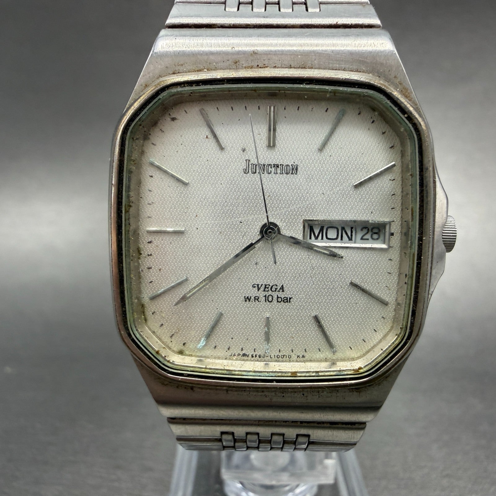 Citizen Vega Watch Men 30mm Silver Dial Silver Tone Daydate 5F00-L04080 PARTS0