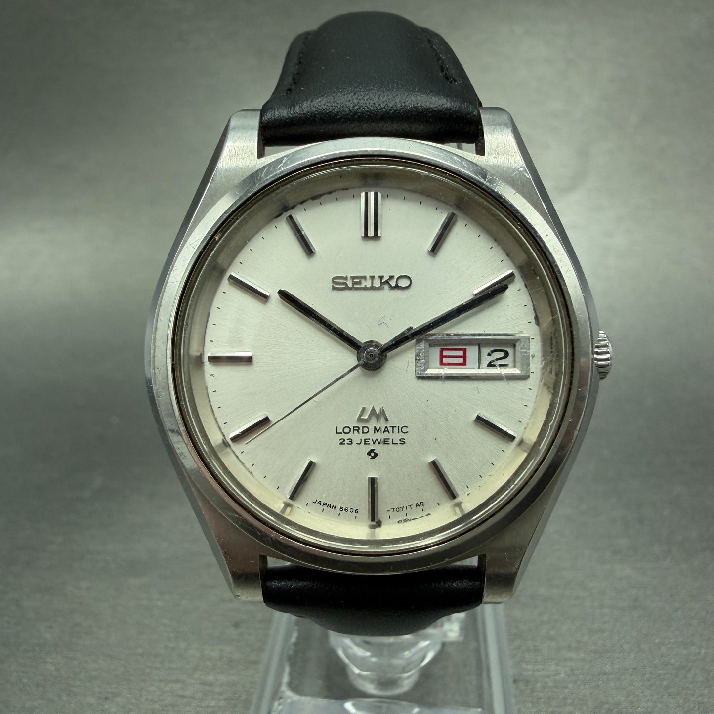 Seiko Lord Matic Watch Men 37mm Silver Dial Steel Daydate READ!!! 5606-7070 Runs0