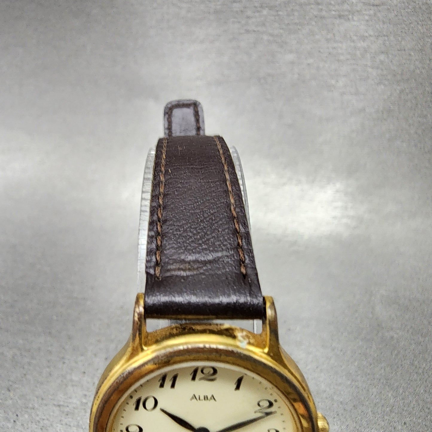 Seiko ALBA Watch Women 27mm Cream Dial Gold Tone Round V5016K00 New Battery4
