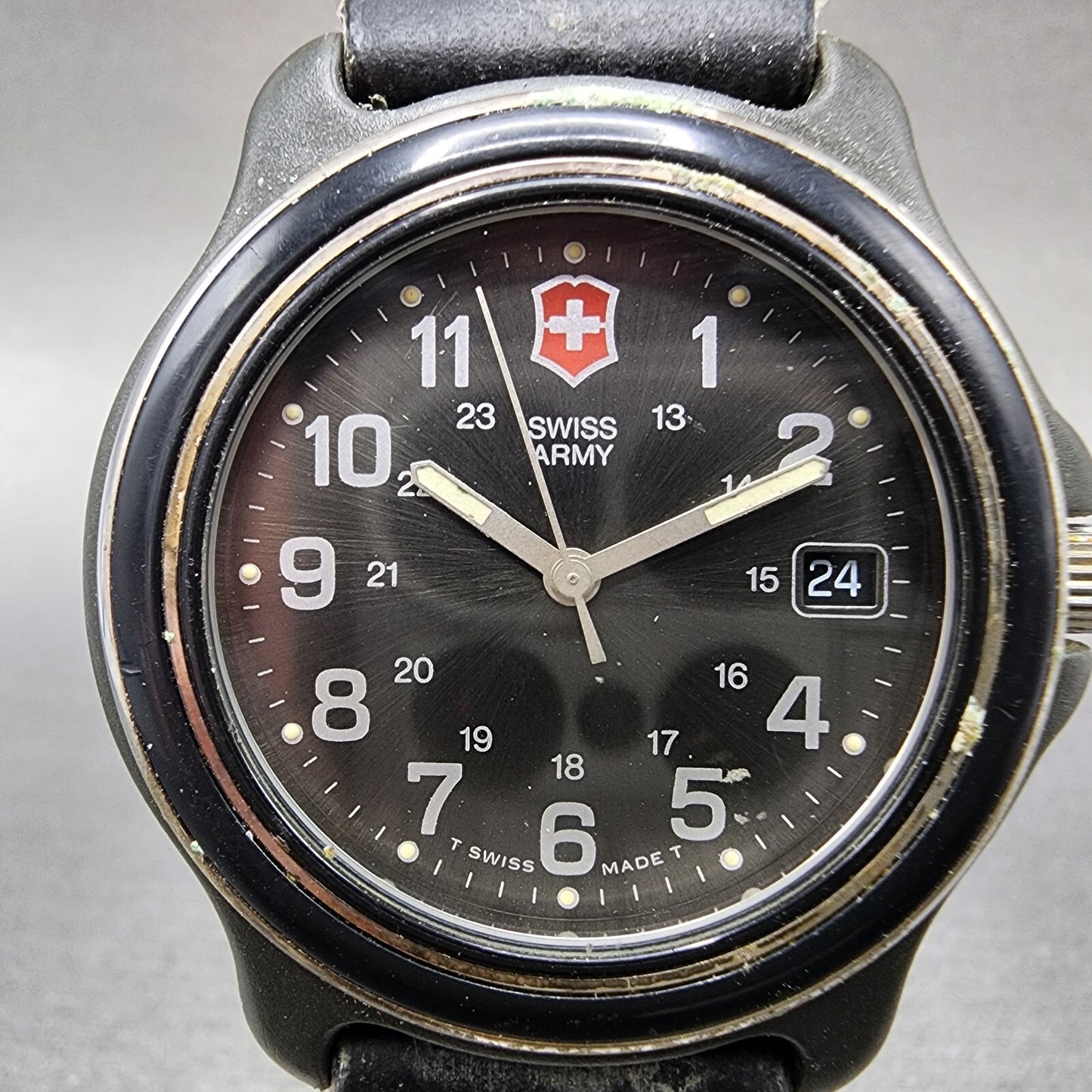 Swiss Army Watch men 39mm Black Dial Black Tone Date Round  New Battery1