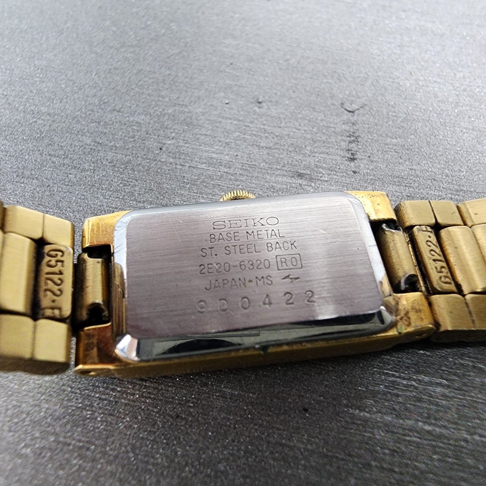 Seiko Tank Watch Women 13mm Champagne Dial Gold Tone 2e206320 New Battery9