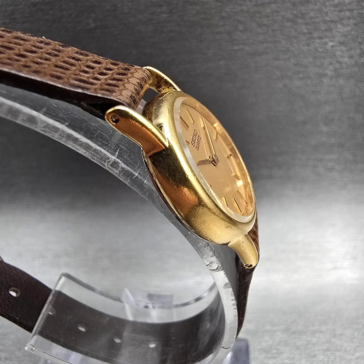 Seiko Watch Women 20mm Gold Dial Gold Tone Round 2Y00-0A19 New Battery VTG JP3