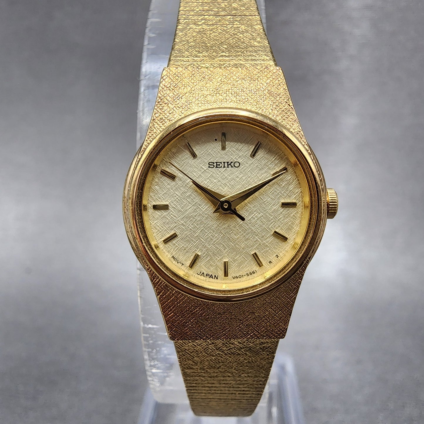 Seiko watch Women 19mm Champagne Dial Gold Tone Round V4011819 New Battery0
