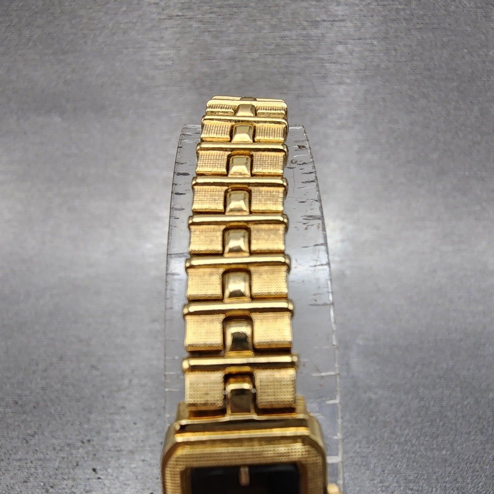 Seiko Tank Watch Women 13mm Gold Tone Rectangle 1e205689 New Battery4
