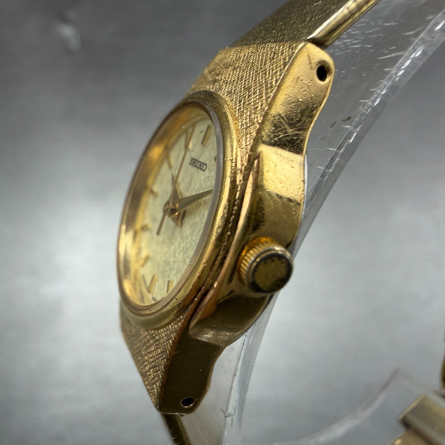 Seiko Watch Women 19mm Champagne Dial Gold Tone Round V401-1819 New Battery VTG2