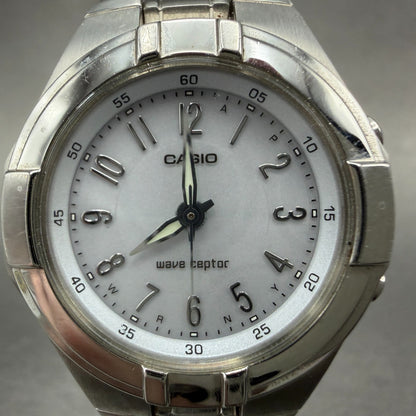 Casio Waveceptor Watch Women 30mm White Dial Silver Tone Round LWQ-150 Runs1