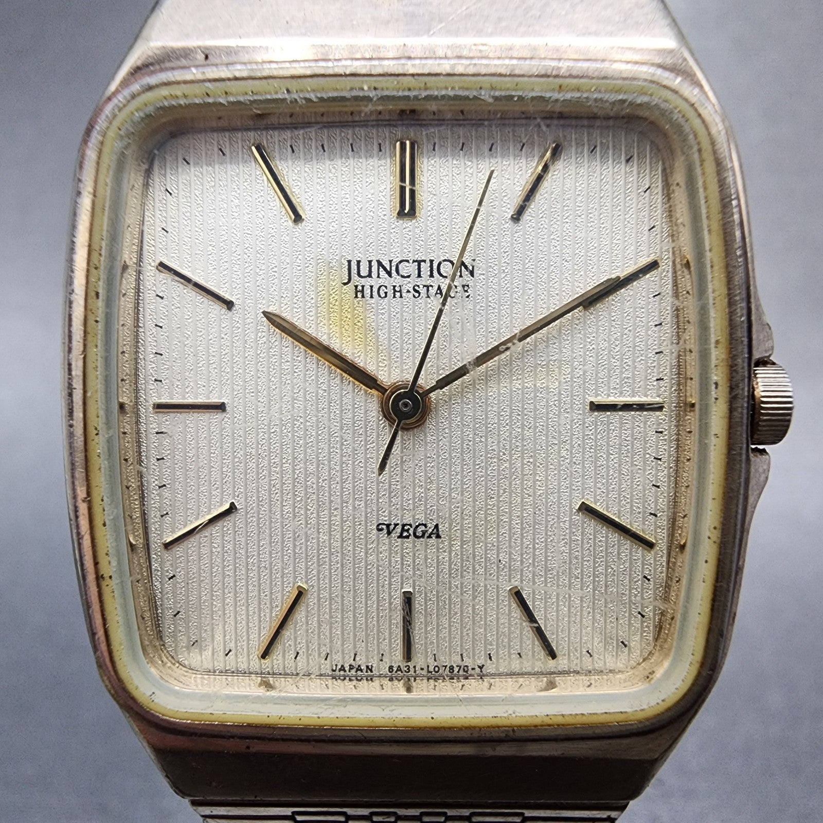Vega Junction Tank Watch Men 29mm Cream Dial Gold Tone Rectangle New Battery1