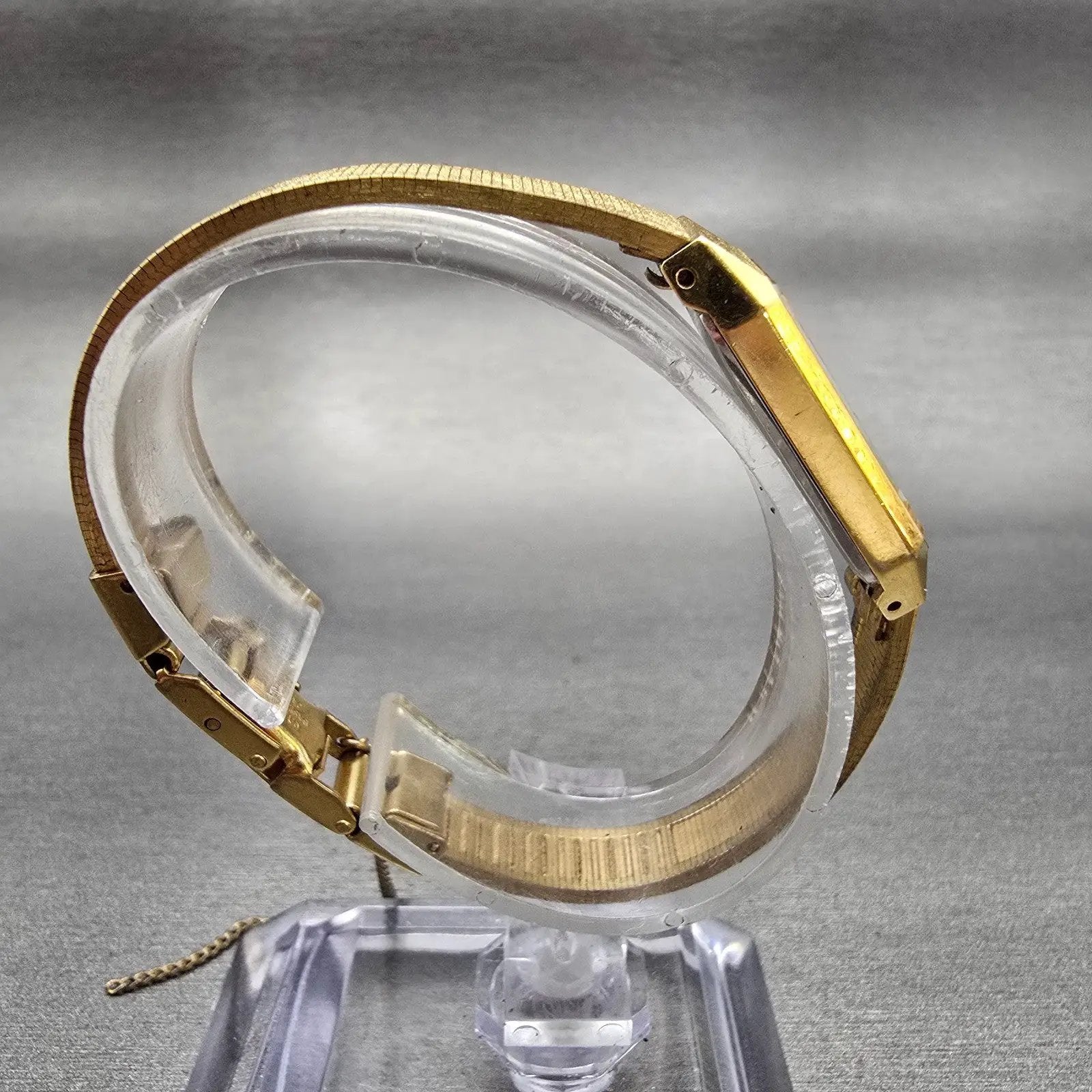 Citizen CQ Watch Women 13mm Black Dial Gold Tone Rectangle 2250-223373 New Batt8