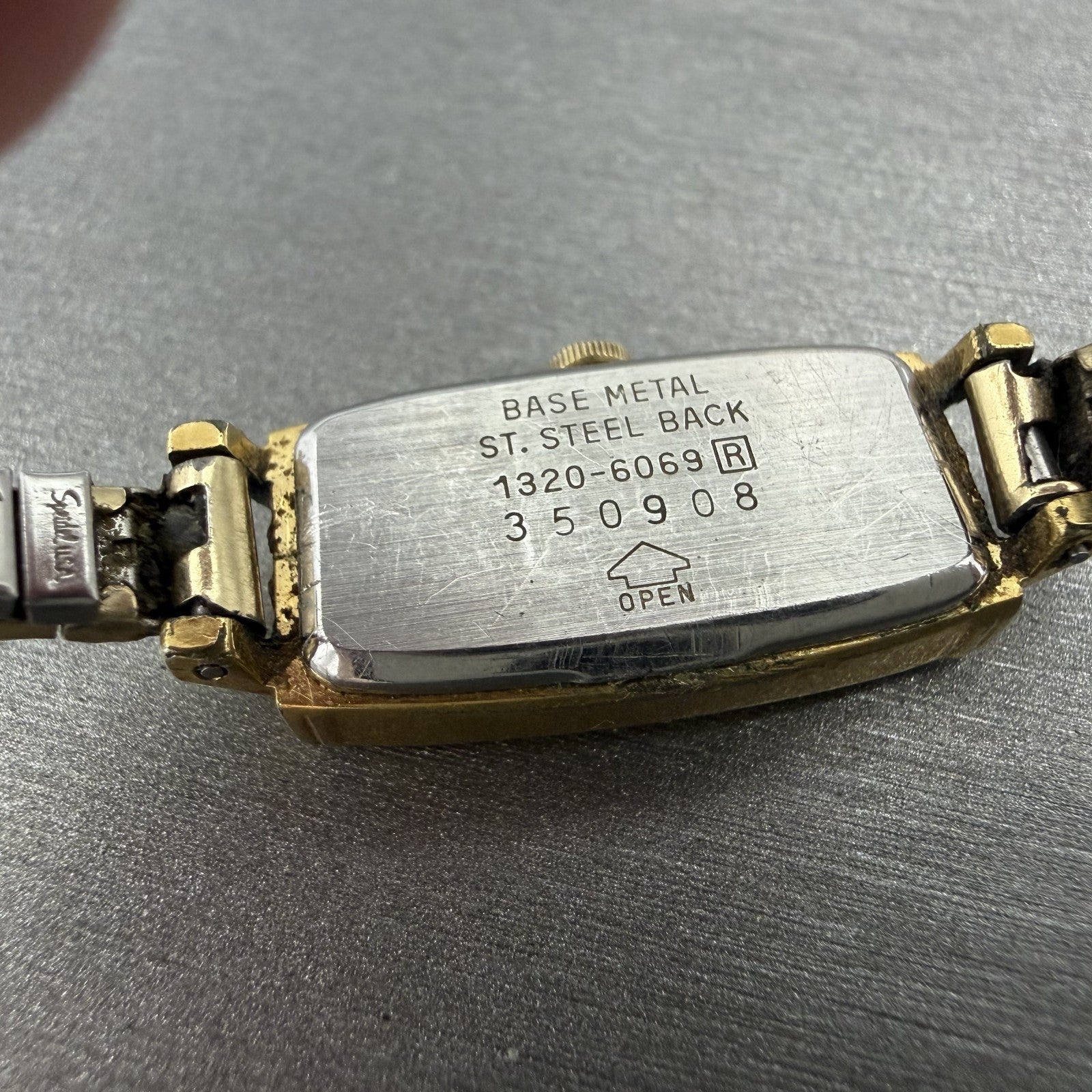 Seiko Tank Watch Women 13mm Champagne Dial Gold Tone 1320-6069 New Battery9